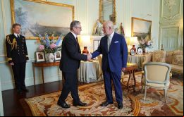 Starmer visitó el viernes el palacio de Buckingham para mantener una reunión formal con el rey Carlos III