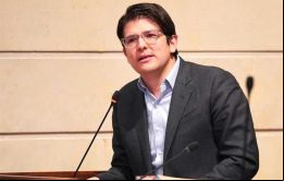 El senador Miguel Uribe no tiene parentesco con el expresidente Álvaro Uribe, a pesar de compartir opiniones políticas