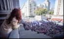Comerciantes de ambos bandos lanzaron artículos en defensa de la expresidenta o del fallo judicial que ordenó su encarcelamiento
