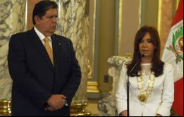 El Pte. Alan García junto a la Pta. Cristina Fernández durante el evento