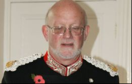 El gobernador de las Falklands Alan Huckle quien esta año concluye su mandato