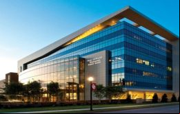 El edificio se vendió por US$ 372,5 millones a la Universidad Johns Hopkins, que tiene la intención de consolidar sus dispersos programas bajo un mismo techo. 