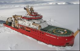 El moderno rompe hielo y barco de exploración científica RRS Sir David Attenborough  